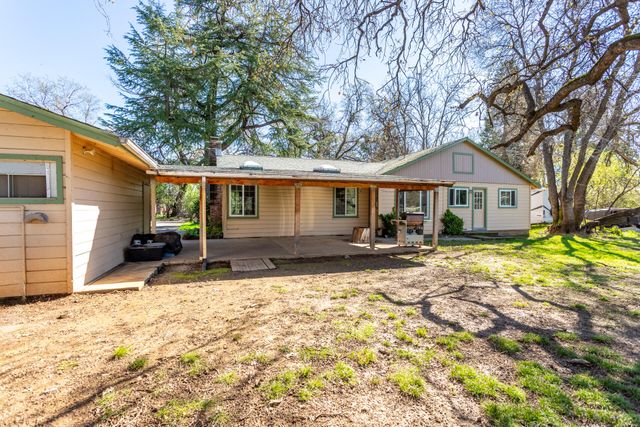2521 Radio Lane, Redding, CA 96001
