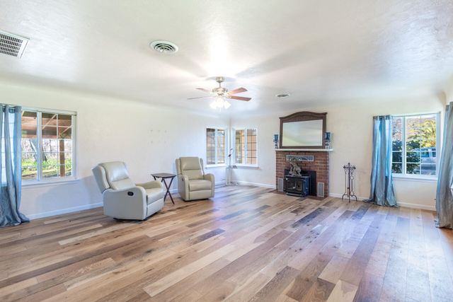 2521 Radio Lane, Redding, CA 96001