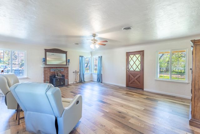 2521 Radio Lane, Redding, CA 96001