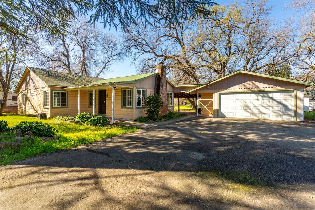 2521 Radio Lane, Redding, CA 96001