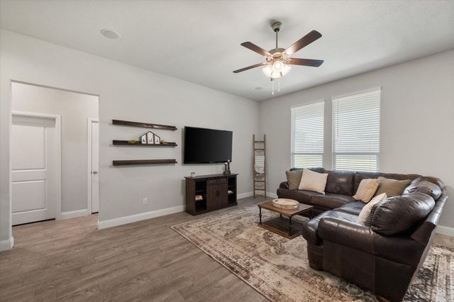 5600 Log Cabin Court, Midlothian, TX 76065