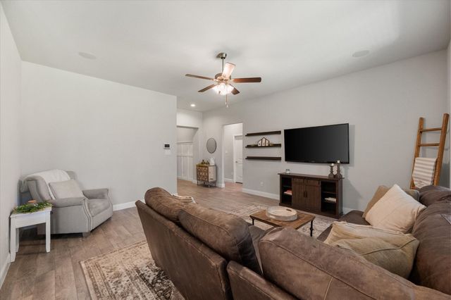 5600 Log Cabin Court, Midlothian, TX 76065