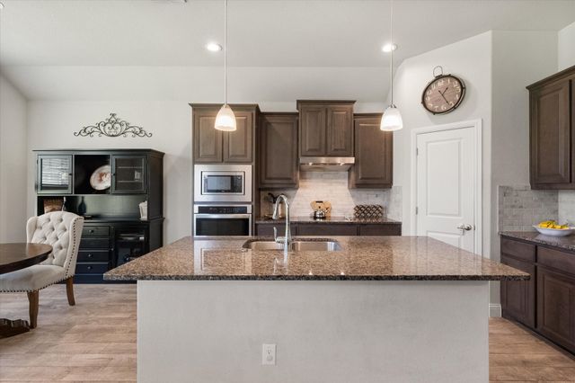 5600 Log Cabin Court, Midlothian, TX 76065