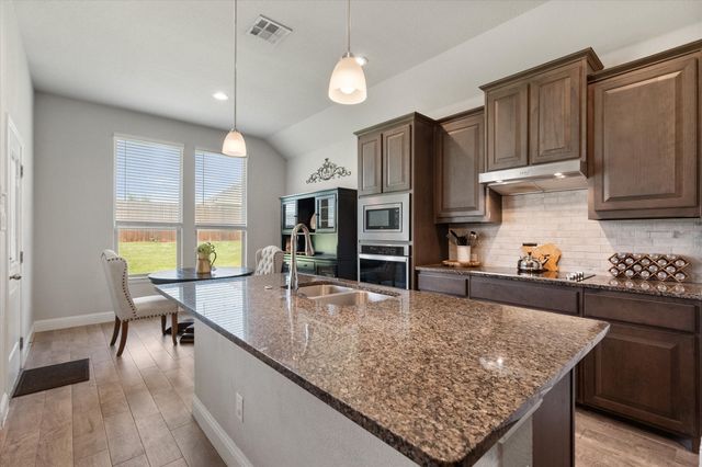 5600 Log Cabin Court, Midlothian, TX 76065