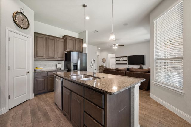 5600 Log Cabin Court, Midlothian, TX 76065