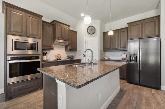 5600 Log Cabin Court, Midlothian, TX 76065