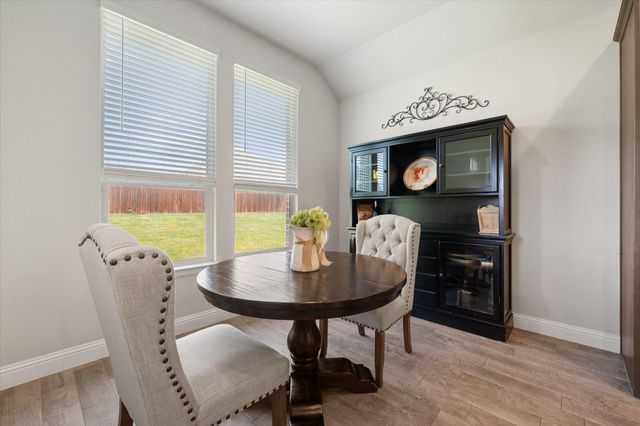 5600 Log Cabin Court, Midlothian, TX 76065
