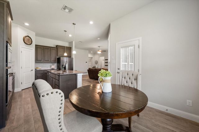 5600 Log Cabin Court, Midlothian, TX 76065