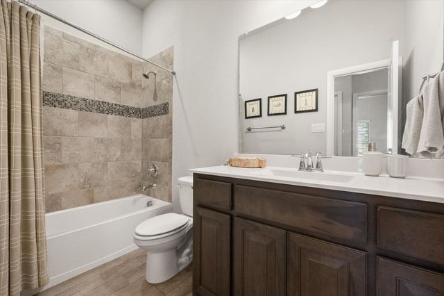 5600 Log Cabin Court, Midlothian, TX 76065