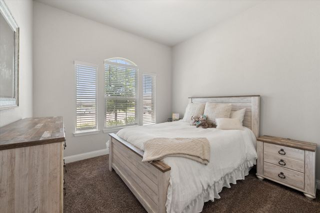 5600 Log Cabin Court, Midlothian, TX 76065