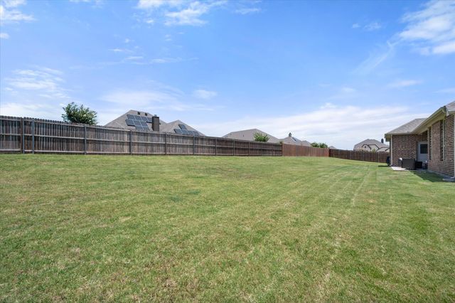 5600 Log Cabin Court, Midlothian, TX 76065