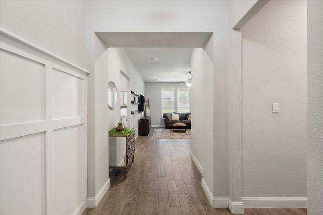 5600 Log Cabin Court, Midlothian, TX 76065