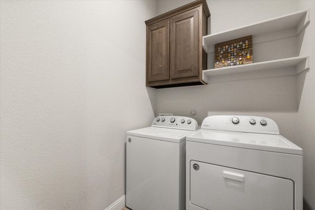 5600 Log Cabin Court, Midlothian, TX 76065