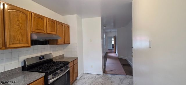 554 Franklin St, Elizabeth City, NJ 07206