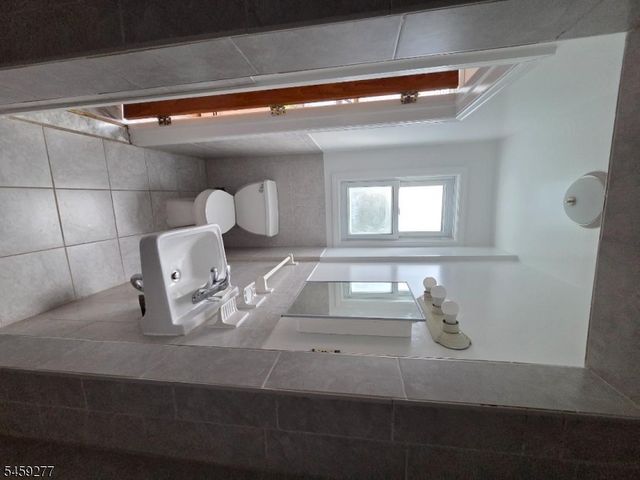 554 Franklin St, Elizabeth City, NJ 07206