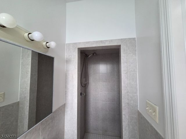 554 Franklin St, Elizabeth City, NJ 07206