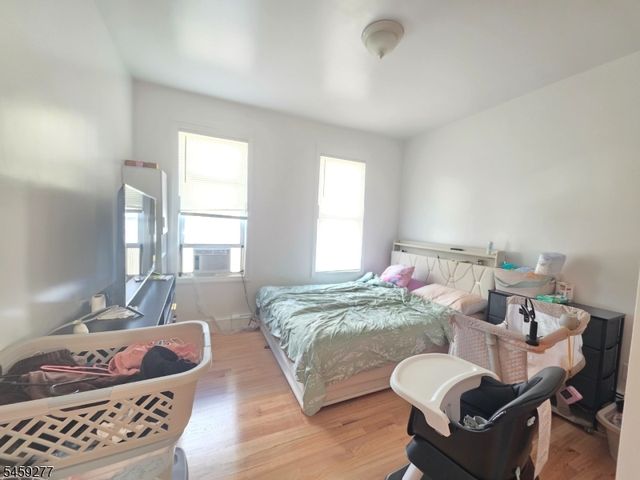 554 Franklin St, Elizabeth City, NJ 07206