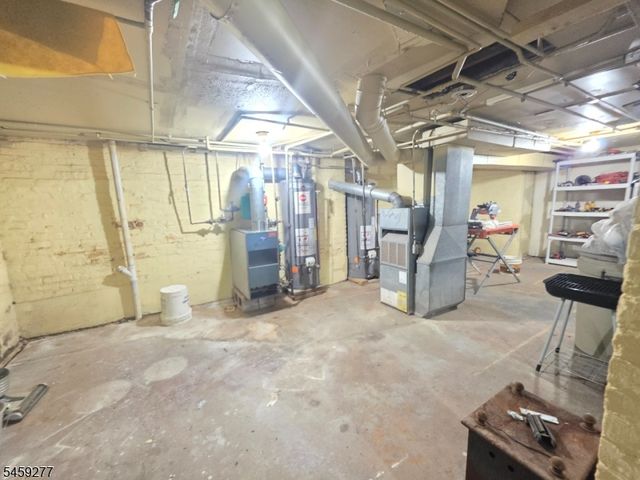 554 Franklin St, Elizabeth City, NJ 07206