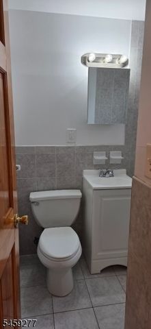554 Franklin St, Elizabeth City, NJ 07206