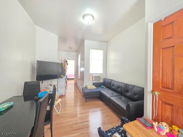 554 Franklin St, Elizabeth City, NJ 07206