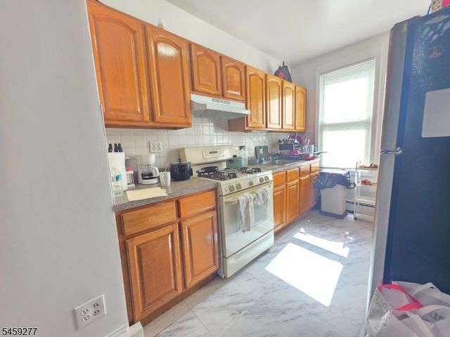 554 Franklin St, Elizabeth City, NJ 07206