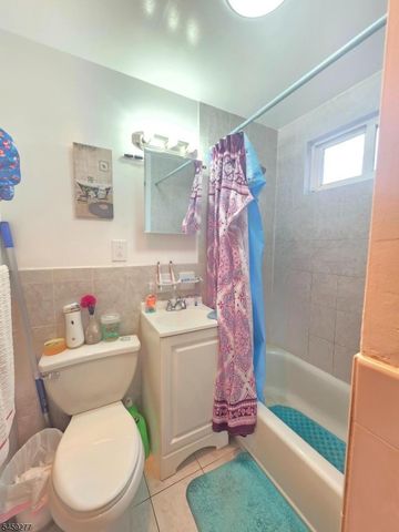 554 Franklin St, Elizabeth City, NJ 07206