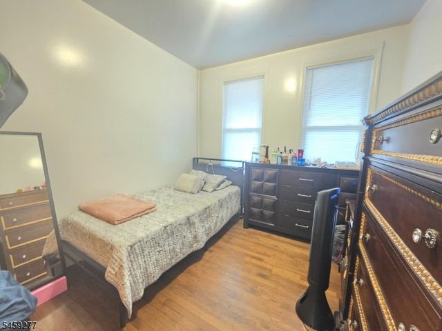 554 Franklin St, Elizabeth City, NJ 07206