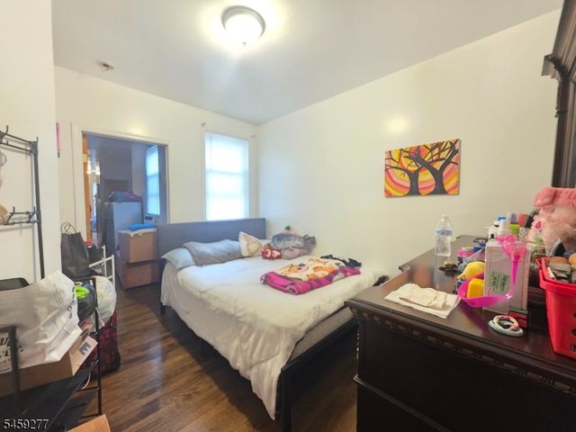 554 Franklin St, Elizabeth City, NJ 07206