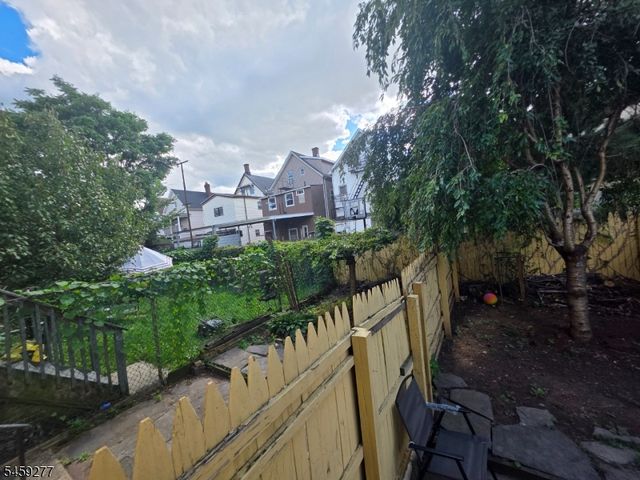 554 Franklin St, Elizabeth City, NJ 07206