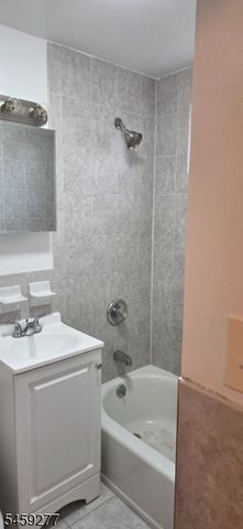 554 Franklin St, Elizabeth City, NJ 07206