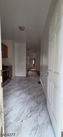 554 Franklin St, Elizabeth City, NJ 07206