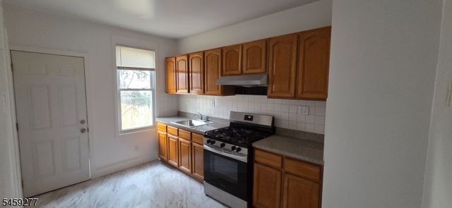 554 Franklin St, Elizabeth City, NJ 07206