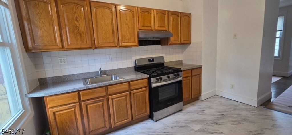 554 Franklin St, Elizabeth City, NJ 07206 — photo 5