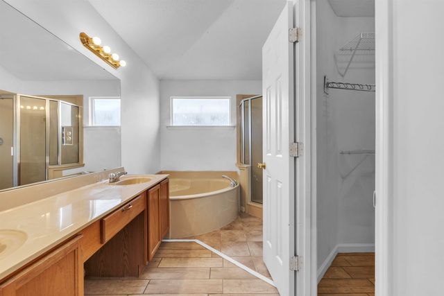 7875 FALLSTONE RD, Memphis, TN 38125