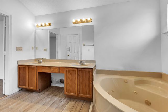 7875 FALLSTONE RD, Memphis, TN 38125