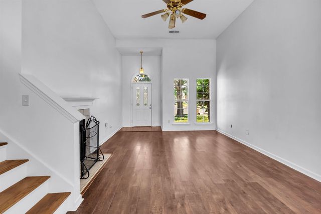 7875 FALLSTONE RD, Memphis, TN 38125