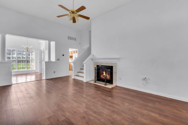 7875 FALLSTONE RD, Memphis, TN 38125