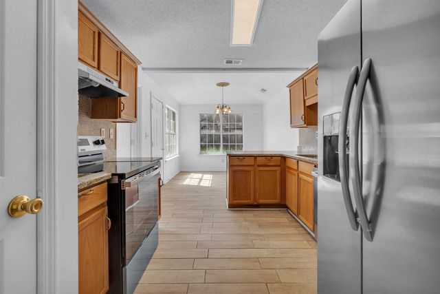 7875 FALLSTONE RD, Memphis, TN 38125