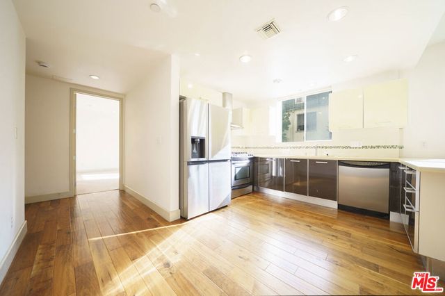 848 Irolo Street 105, Los Angeles, CA 90005