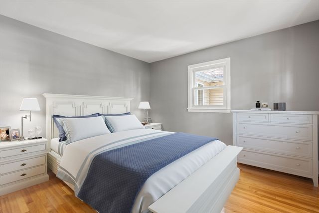 17 Carlisle Rd, Westford, MA 01886