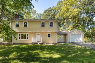 17 Carlisle Rd, Westford, MA 01886