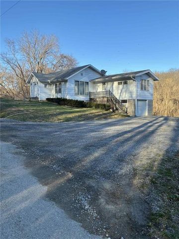 3415 N 2nd Street, St Joseph, MO 64505