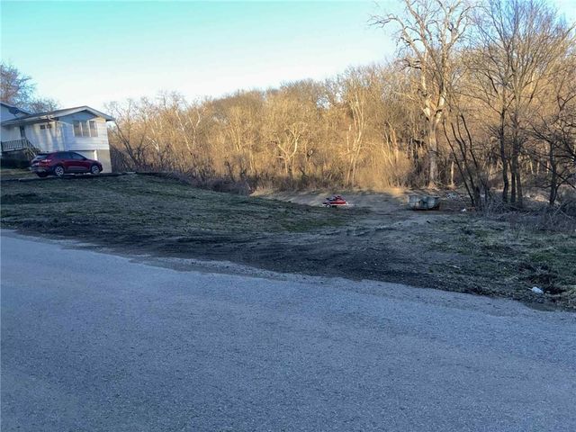 3415 N 2nd Street, St Joseph, MO 64505