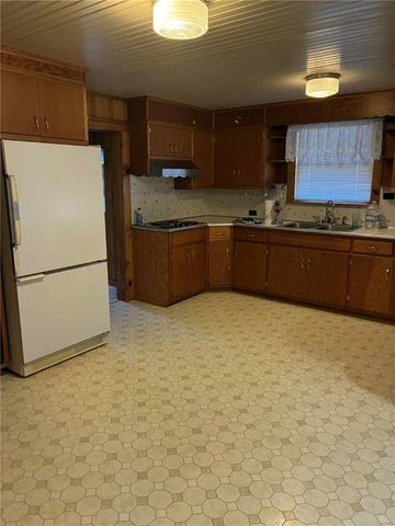 3415 N 2nd Street, St Joseph, MO 64505