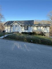 3415 N 2nd Street, St Joseph, MO 64505