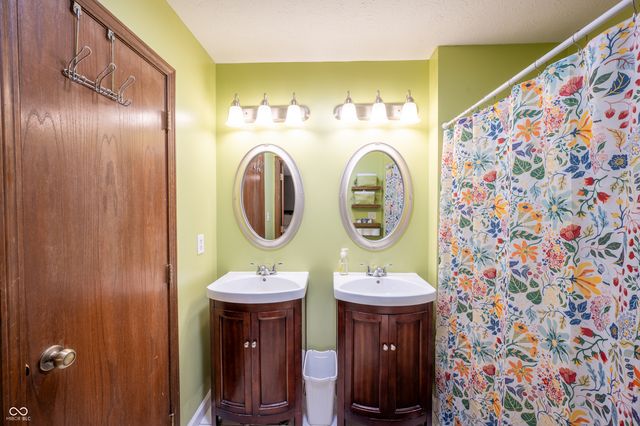 9803 Willa Bonn Court, Noblesville, IN 46062