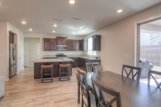 5025 Whirlabout St, Roseville, CA 95747