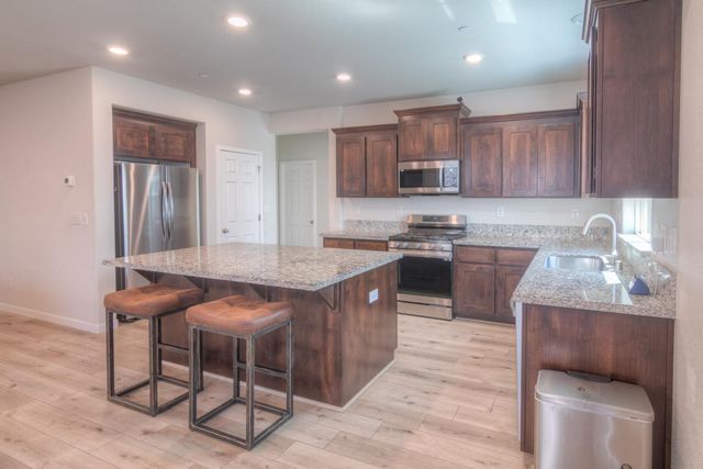 5025 Whirlabout St, Roseville, CA 95747