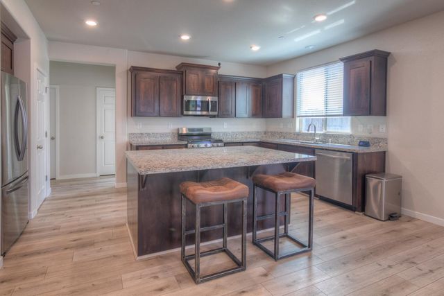 5025 Whirlabout St, Roseville, CA 95747