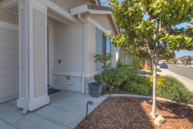 5025 Whirlabout St, Roseville, CA 95747